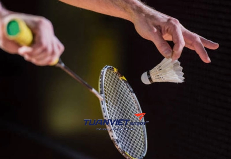 Luật phát cầu lông đơn và đôi chi tiết nhất dành cho người mới bắt đầu