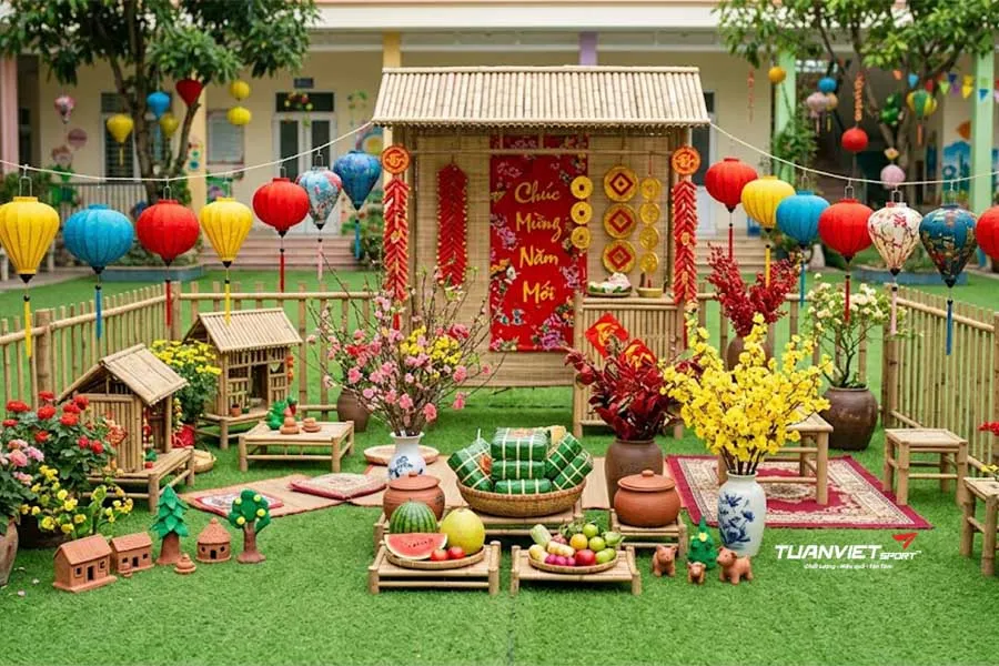 Cách trang trí chợ quê ngày Tết cho trường mầm non bằng cỏ nhân tạo