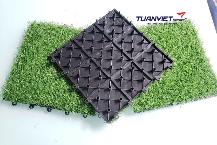 Có nên lót tấm xốp giảm chấn dưới cỏ nhân tạo sân chơi trường mầm non?