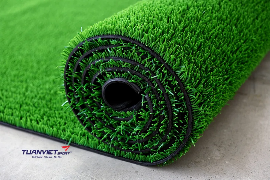 Cỏ nhân tạo được làm từ gì? Cấu tạo và quy trình sản xuất chi tiết