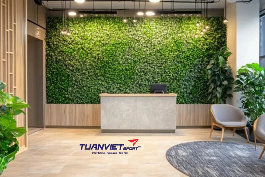 Cỏ nhân tạo văn phòng Noel: Ý tưởng trang trí khu vực lễ tân và bàn làm việc ấm áp, chuyên nghiệp