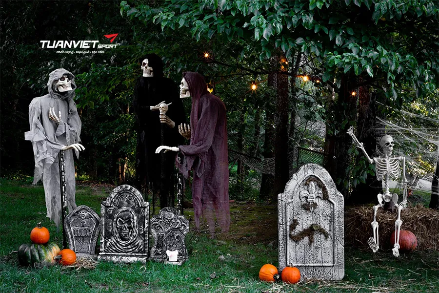 Tạo hiệu ứng “nghĩa địa mini” Halloween với cỏ nhân tạo và ánh sáng ma mị