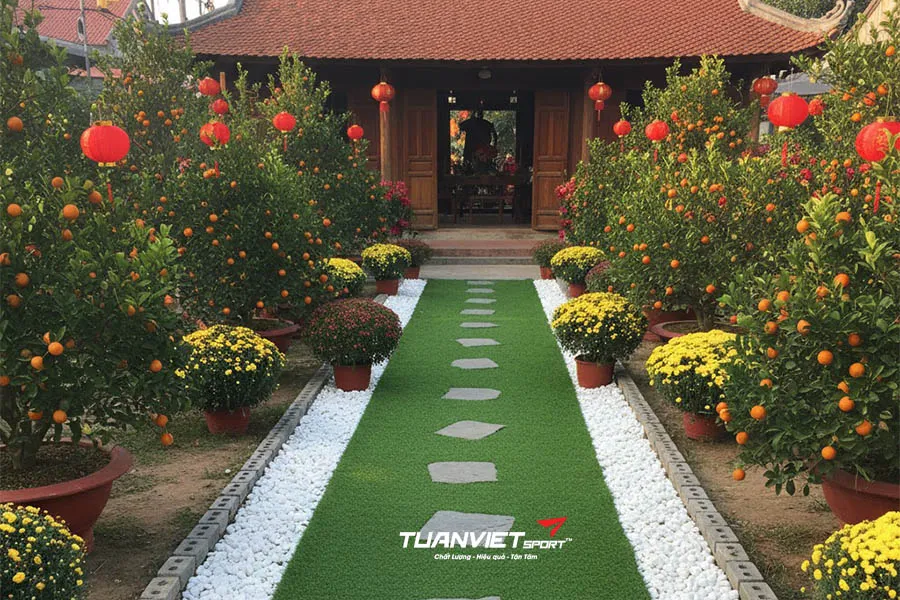 Ý tưởng trang trí sân vườn ngày Tết bằng cỏ nhân tạo đẹp, gọn gàng, dễ thi công