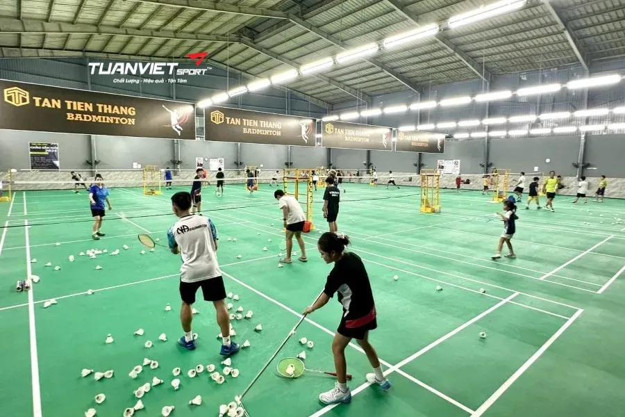 Danh sách sân cầu lông Huyện Bình Chánh - TP Hồ Chí Minh đáng trải nghiệm nhất (Cập nhật mới sau sáp nhập 1/7/2025)