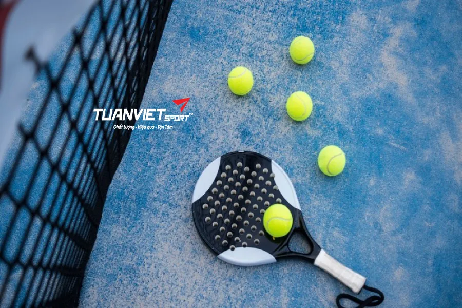 Bóng Padel khác gì bóng tennis? Tốc độ, độ nảy và khi nào nên thay bóng