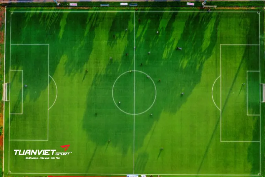 Tìm hiểu diện tích sân bóng đá 11 người theo tiêu chuẩn