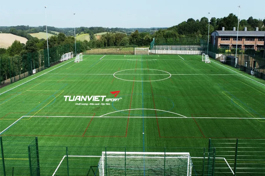 Tiêu Chuẩn Sân Bóng Đá 11 Người Theo Quy Định