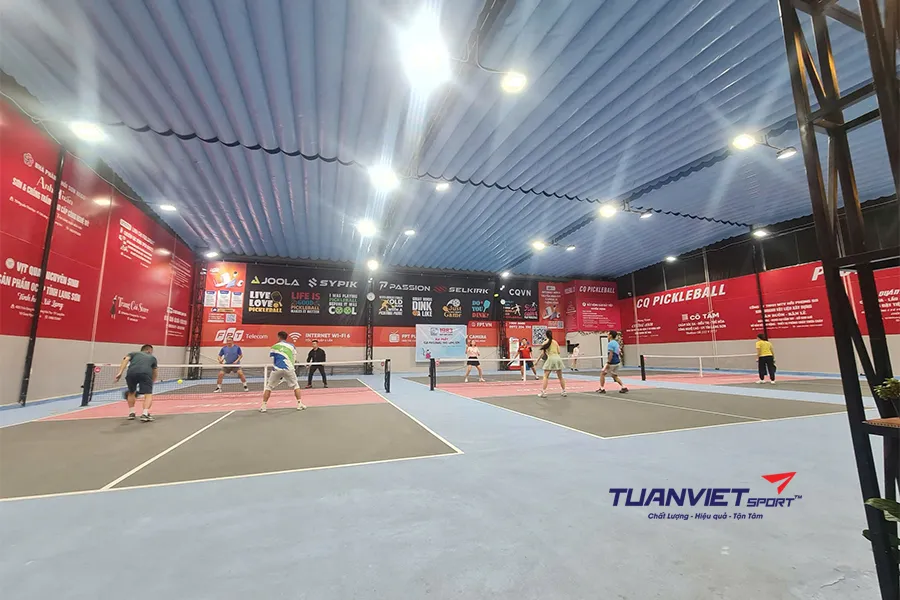 Báo giá làm sân cầu lông chi tiết theo từng hạng mục thi công