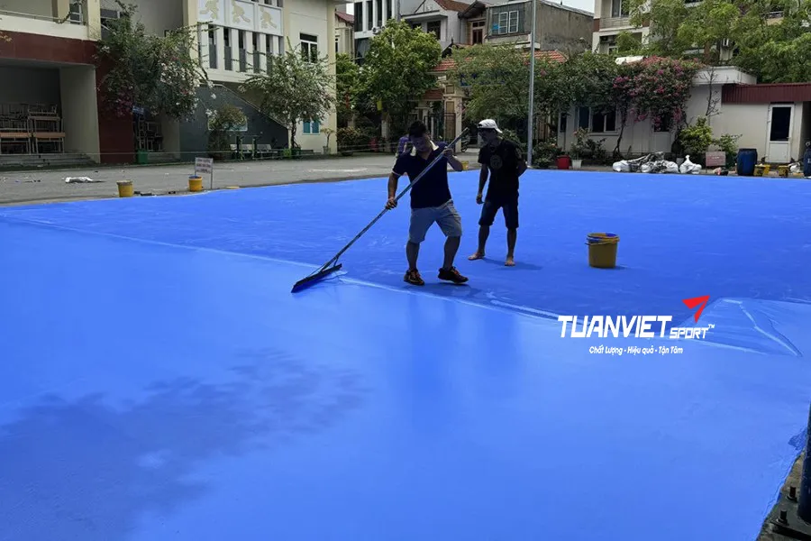 Nên chọn sân sơn hay sân thảm Pickleball? So sánh chi phí, độ bền và trải nghiệm