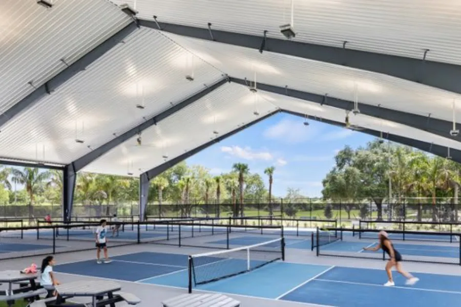 Các loại thảm sân thể thao: So sánh & ứng dụng thực tế