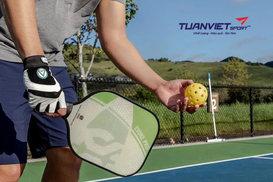 8 vật dụng cần thiết cho người chơi pickleball dễ ra mồ hôi