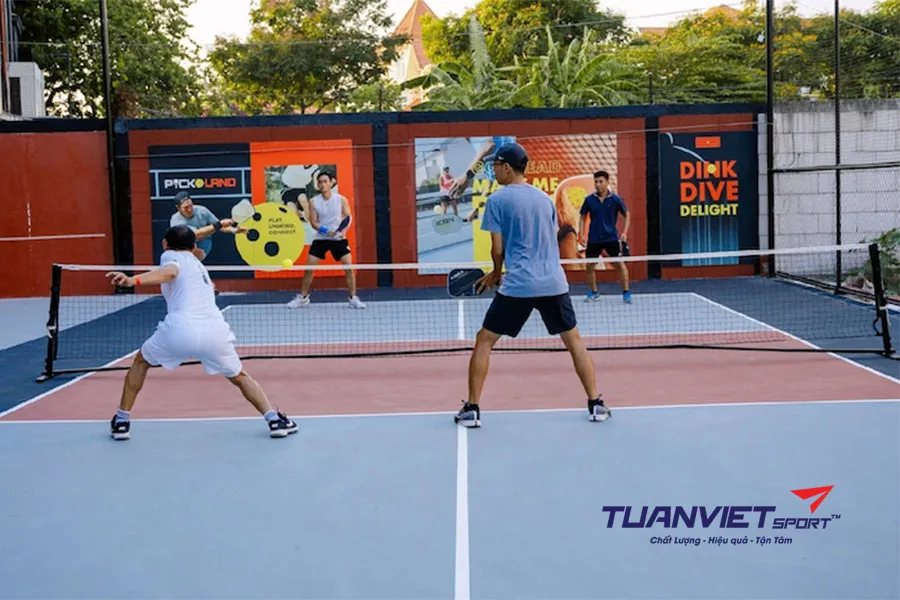 An toàn trên sân Pickleball: Cách xử lý khi bóng lạc sang sân khác