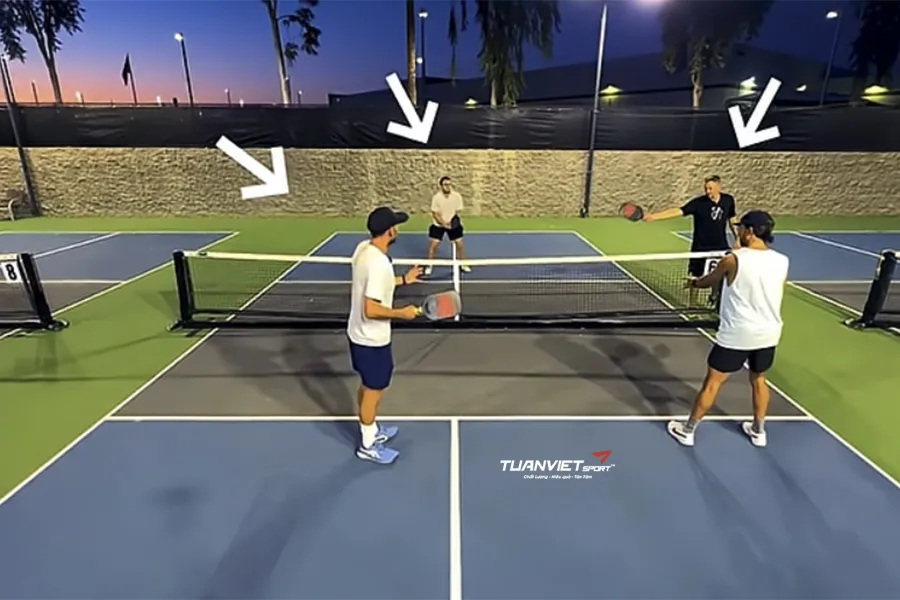 Bị Dồn Bóng Liên Tục Khi Dinking? Chiến Lược Giúp Bạn Thoát Khỏi Áp Lực