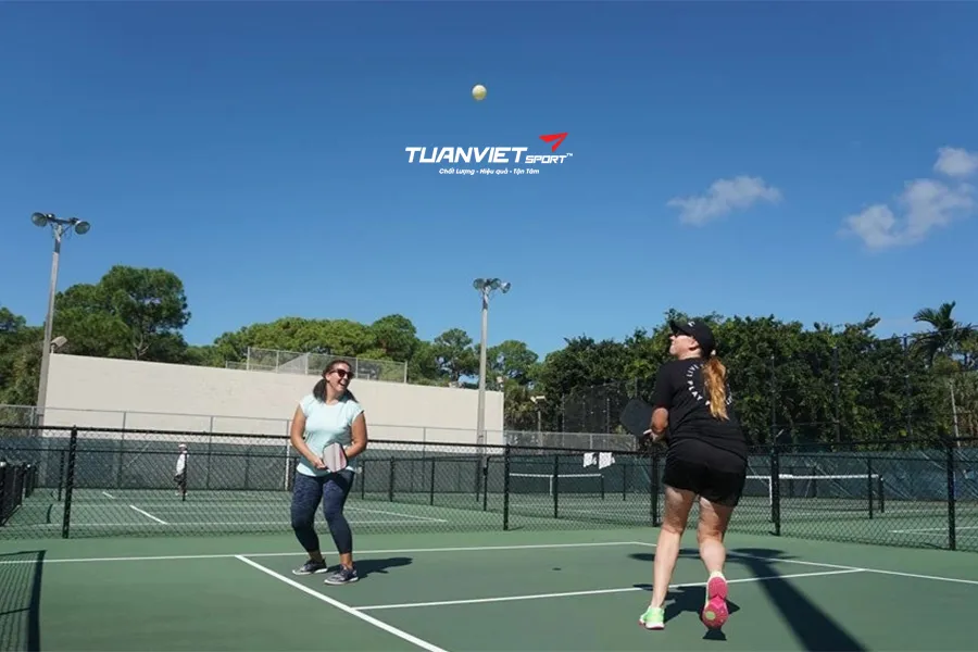 Bí quyết trả những cú lốp bóng trong Pickleball hiệu quả và dễ học