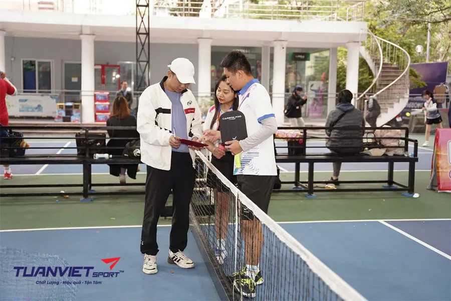 Cách cải thiện phong độ và bắt đầu nâng đỡ đồng đội trong Pickleball