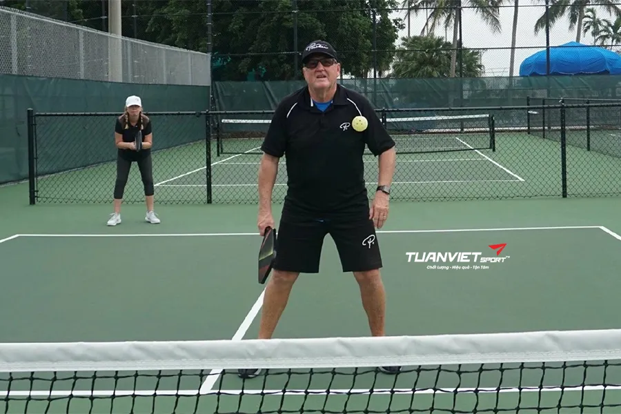 Chiến thuật Nasty Nelson trong pickleball bí quyết dứt điểm hợp lệ đầy tranh luận