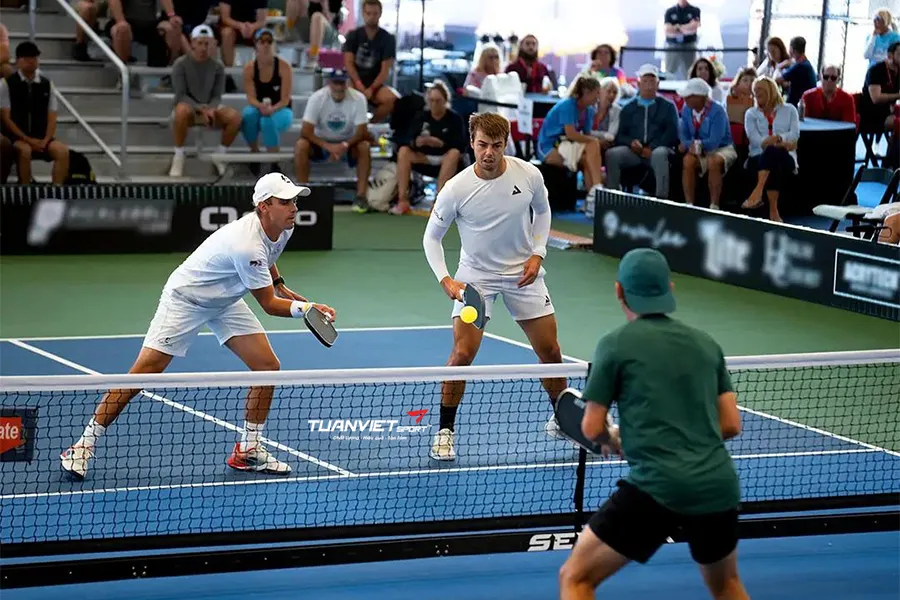 Chiến thuật vị trí đánh đôi pickleball giúp phối hợp ăn ý và làm chủ trận đấu