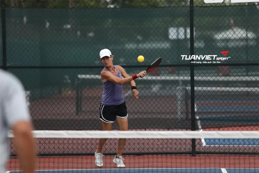 Có được phép giao bóng nảy (bounce serve) trong Pickleball không?