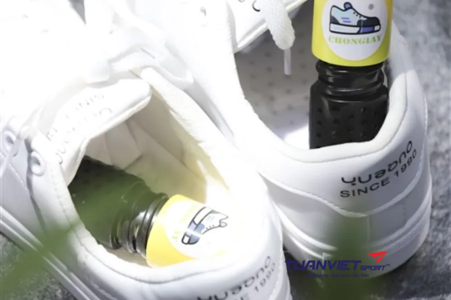 Giày bóng bàn bị hôi/bí: xử lý mùi và chống ẩm hiệu quả trong mùa mưa