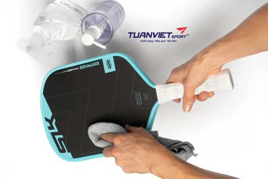 Hướng dẫn làm sạch vợt Pickleball hiệu quả chỉ với vài bước đơn giản