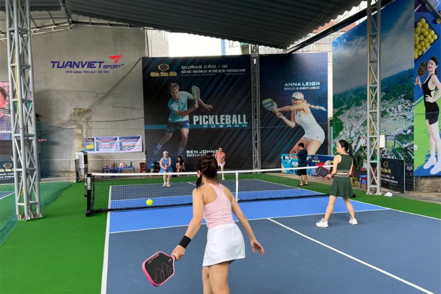 Khi nào nên đổi sân trong Pickleball? Bí quyết đơn giản giúp bạn chơi hiệu quả hơn