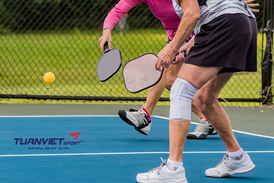 Kỹ thuật Forehand Roll trong Pickleball Bí quyết tấn công bất ngờ