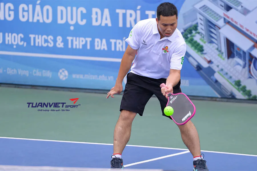 Kỹ thuật giao bóng mạnh: Follow-through quyết định trận đấu Pickleball