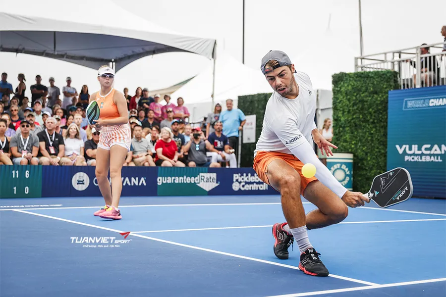 Pha bóng vô nghĩa sẽ ít đi nếu bạn tập trung giữ thăng bằng khi chơi pickleball