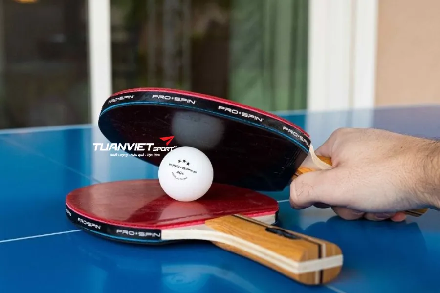 Có nên để vợt bóng bàn trong cốp xe không?