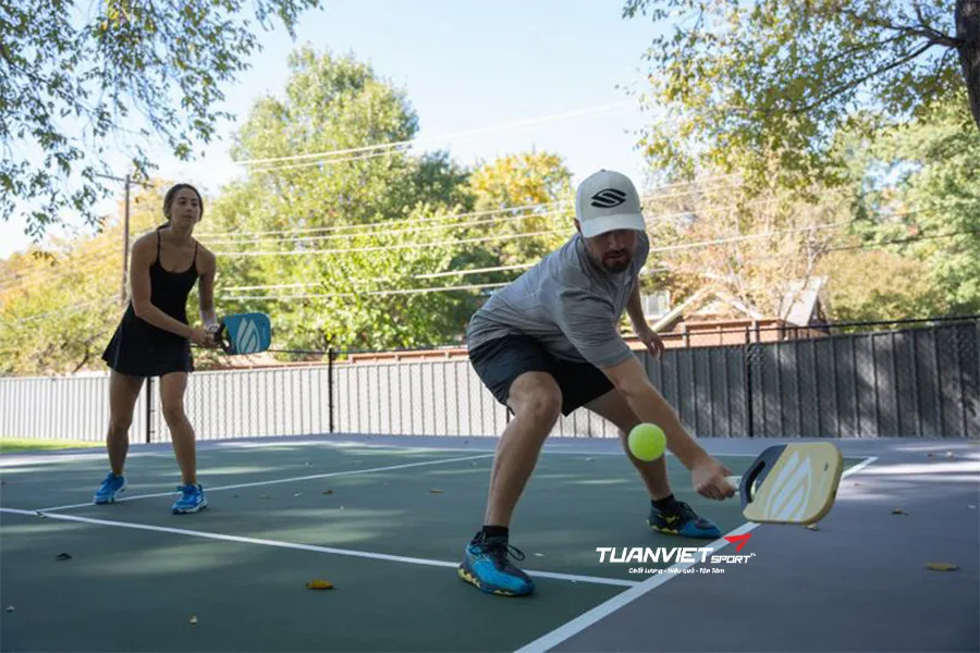 Cú đánh Ernie trong Pickleball là gì? Kỹ thuật bất ngờ khiến đối thủ “trở tay không kịp”