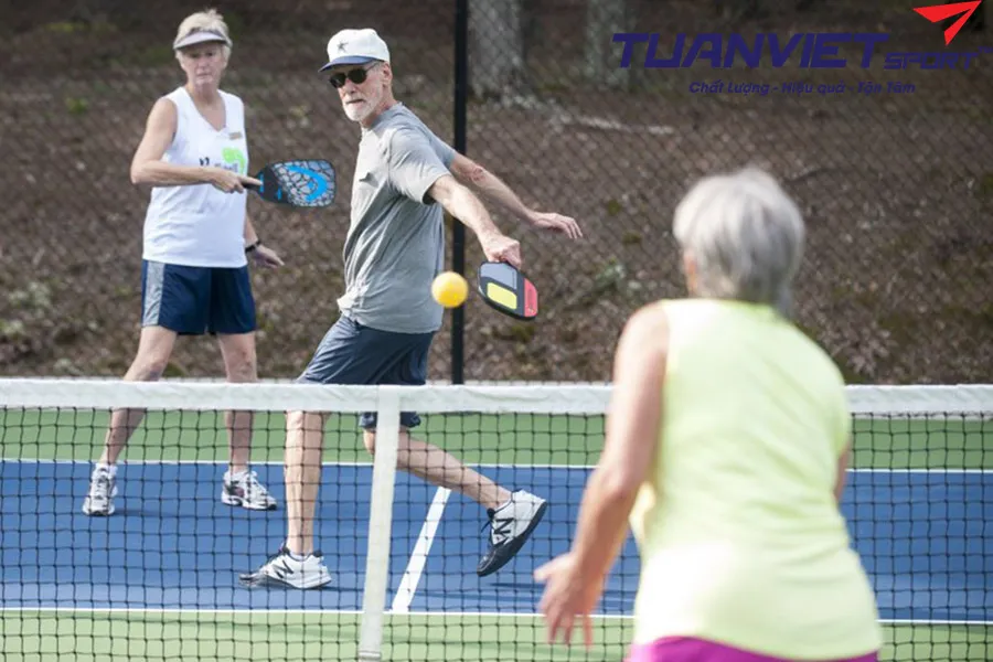 Người cao tuổi cần lưu ý gì khi chơi pickleball?