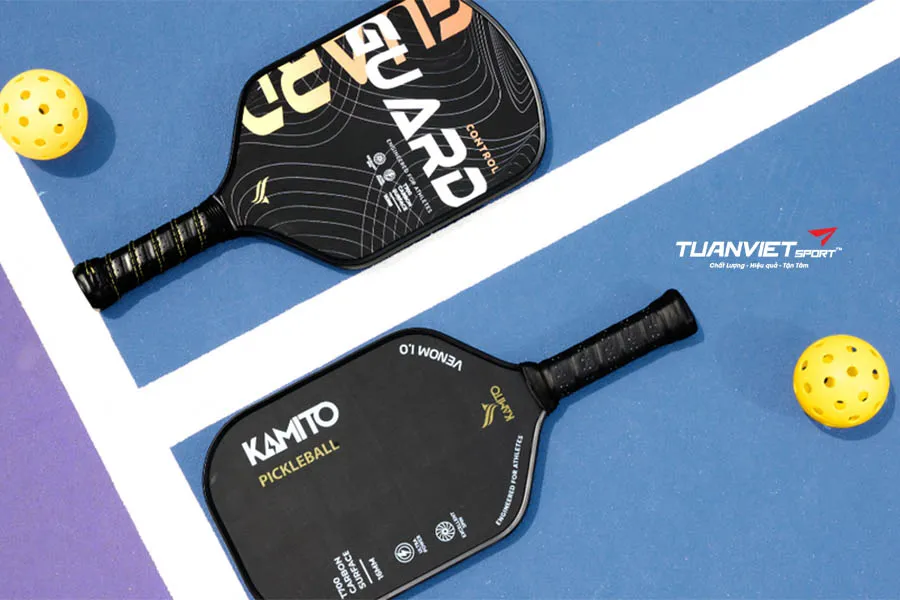 Nên dùng bóng pickleball nào khi chơi trong nhà và ngoài trời?