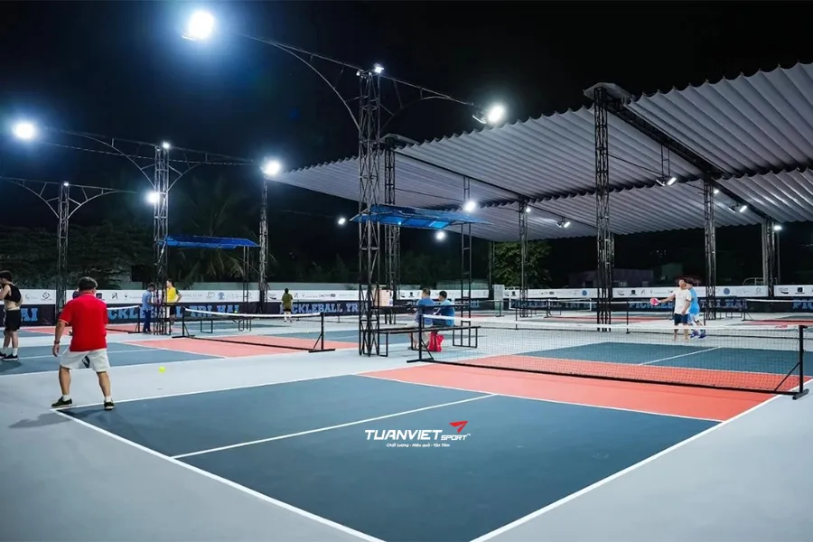 Chơi pickleball buổi tối tác hại đến sức khỏe và giấc ngủ