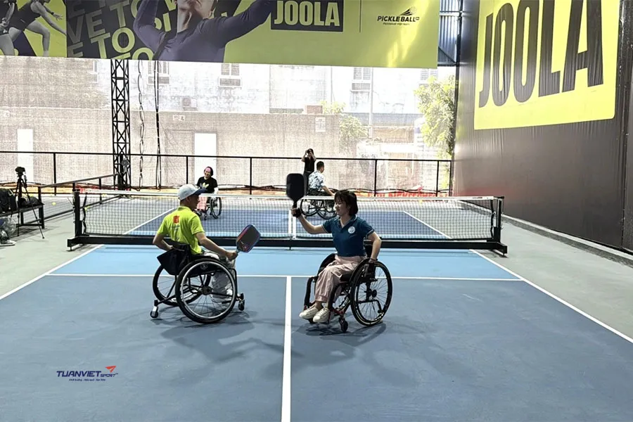 Pickleball trên xe lăn môn thể thao giúp người khuyết tật tìm lại sự tự tin