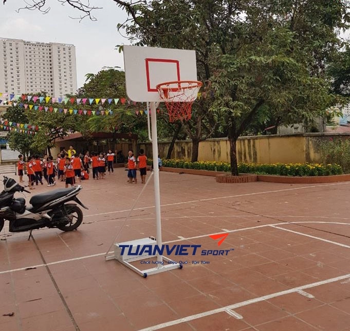 Trụ bóng rổ học sinh