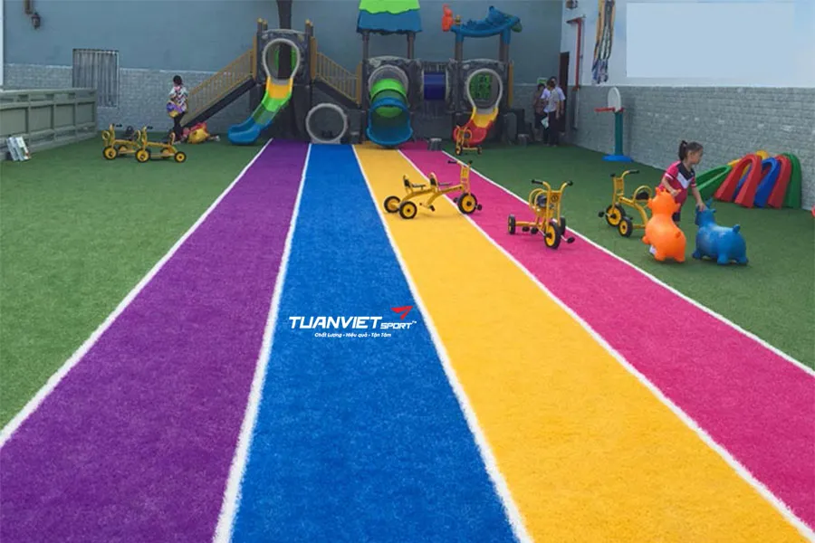 Cỏ nh&acirc;n tạo m&agrave;u sắc l&agrave; g&igrave; v&agrave; v&igrave; sao được ưa chuộng trong khu vui chơi?