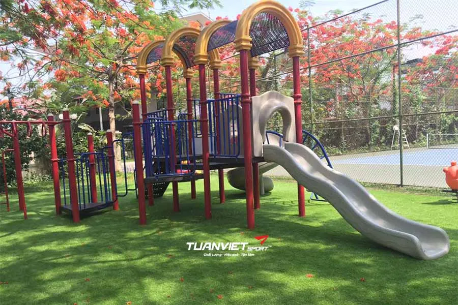 Hướng dẫn bảo tr&igrave; cỏ nh&acirc;n tạo trường mầm non theo ti&ecirc;u chuẩn an to&agrave;n