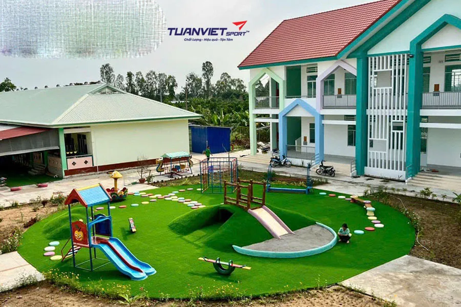 Hướng dẫn bảo tr&igrave; cỏ nh&acirc;n tạo trường mầm non theo ti&ecirc;u chuẩn an to&agrave;n