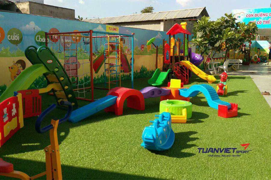 Sai lầm phổ biến khi thi công cỏ nhân tạo trường mầm non