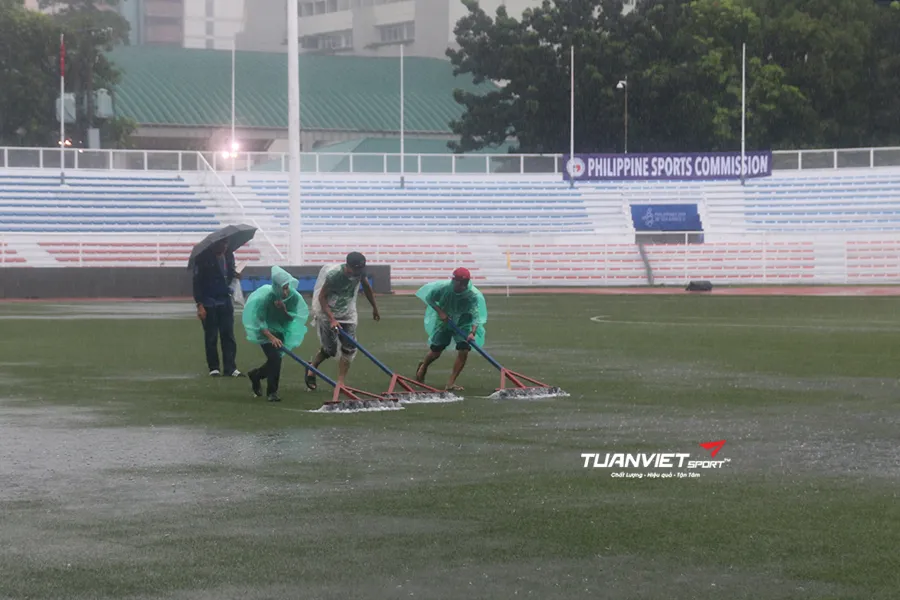 C&aacute;ch xử l&yacute; s&acirc;n cỏ nh&acirc;n tạo bị ngập nước hiệu quả