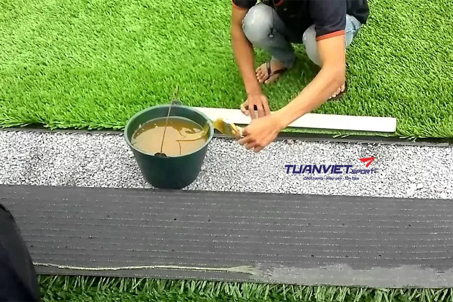 C&aacute;ch xử l&yacute; s&acirc;n cỏ nh&acirc;n tạo bị ngập nước hiệu quả