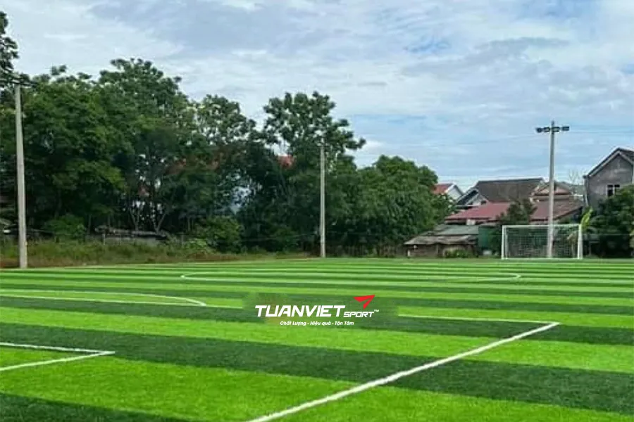 S&acirc;n cỏ nh&acirc;n tạo Trường THCS Ph&uacute; B&agrave;i, Th&agrave;nh Phố Huế