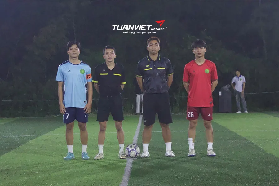 S&acirc;n b&oacute;ng trường Đại Học Kinh Tế Huế, Tp Huế