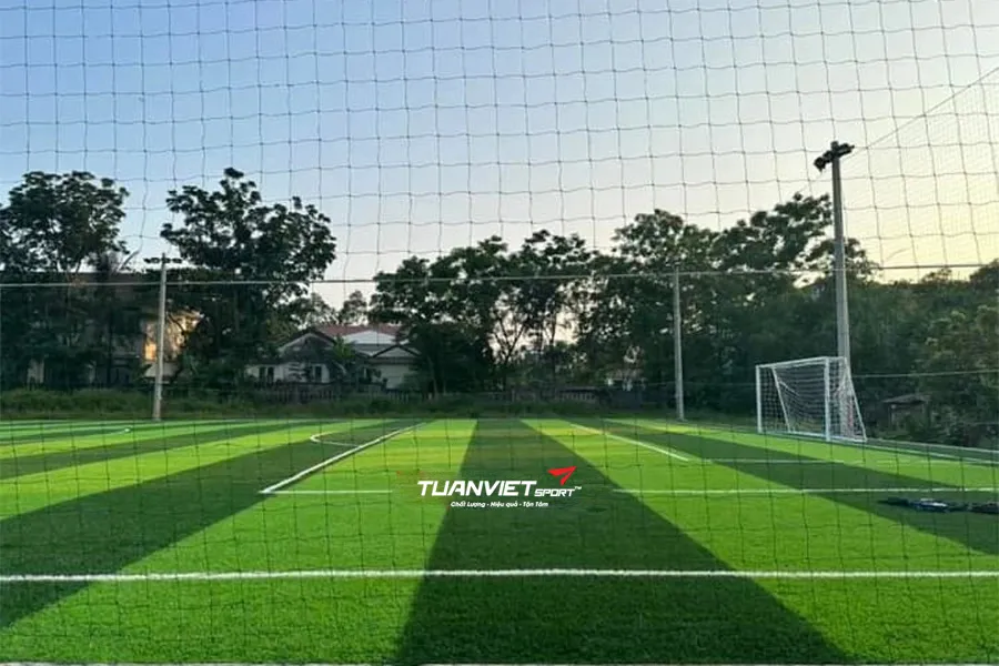 S&acirc;n cỏ nh&acirc;n tạo Trường THCS Ph&uacute; B&agrave;i, Th&agrave;nh Phố Huế