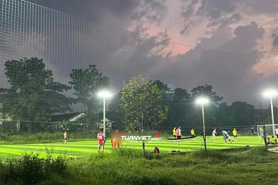 S&acirc;n cỏ nh&acirc;n tạo Trường THCS Ph&uacute; B&agrave;i, Th&agrave;nh Phố Huế