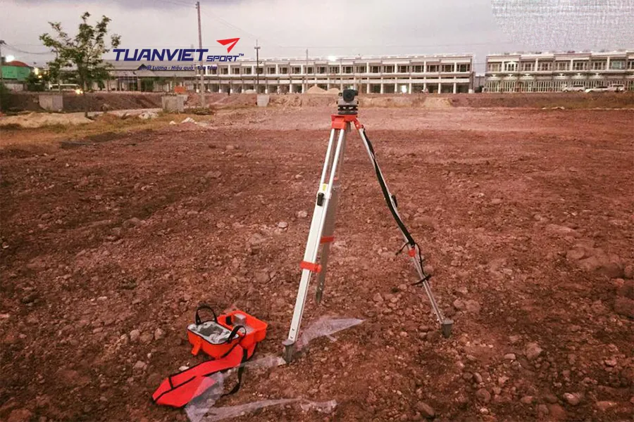 Hướng dẫn quy tr&igrave;nh thi c&ocirc;ng s&acirc;n cỏ nh&acirc;n tạo v&agrave; những yếu tố cần ch&uacute; &yacute;