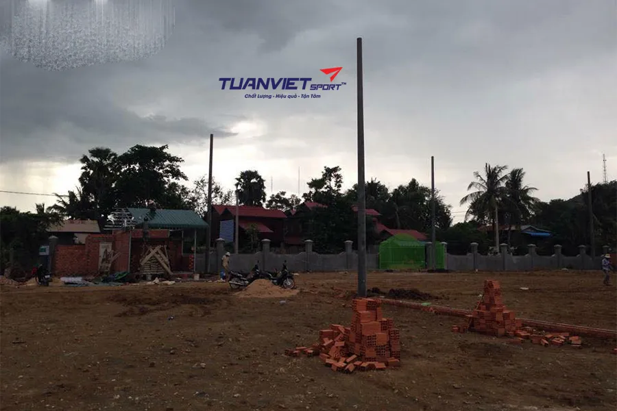 Hướng dẫn quy tr&igrave;nh thi c&ocirc;ng s&acirc;n cỏ nh&acirc;n tạo v&agrave; những yếu tố cần ch&uacute; &yacute;