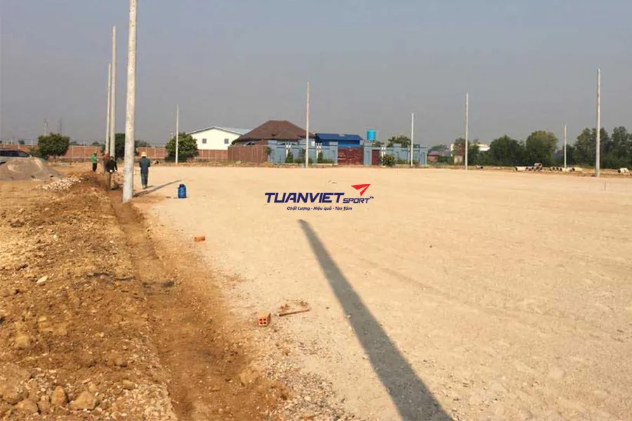 Hướng dẫn quy tr&igrave;nh thi c&ocirc;ng s&acirc;n cỏ nh&acirc;n tạo v&agrave; những yếu tố cần ch&uacute; &yacute;