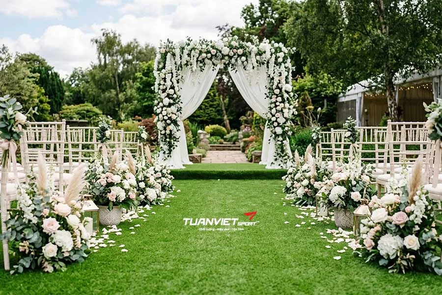 C&aacute;ch chọn cỏ nh&acirc;n tạo trải rạp cưới ph&ugrave; hợp với từng concept