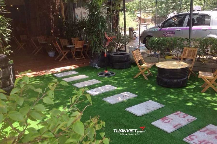 Ti&ecirc;u ch&iacute; chọn cỏ nh&acirc;n tạo qu&aacute;n cafe ph&ugrave; hợp từng phong c&aacute;ch thiết kế